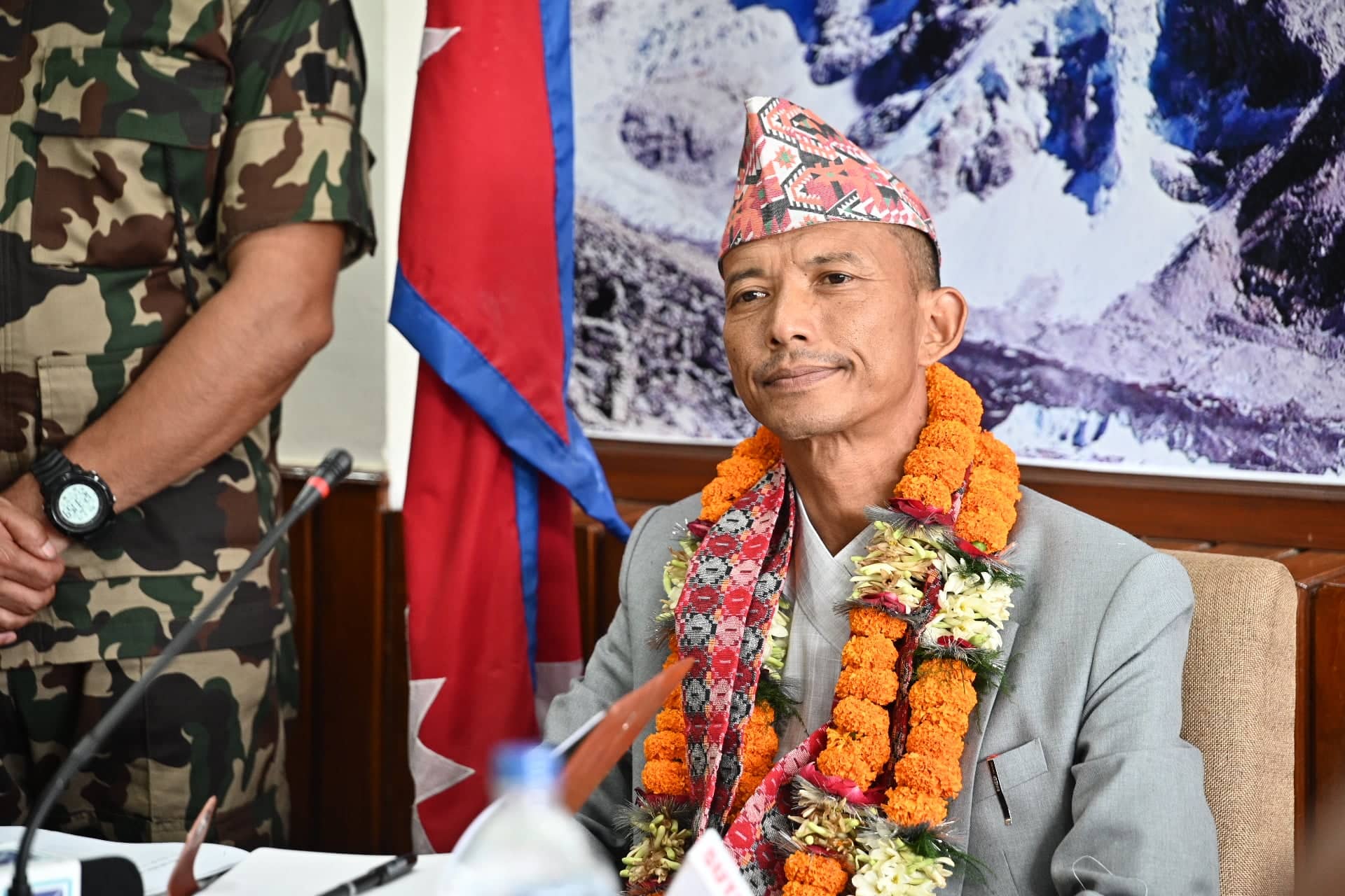 पदभार ग्रहण गर्दै मन्त्री चौधरीले भने– फोर हन्ड्रेडको स्पीडमा हिँड्छु